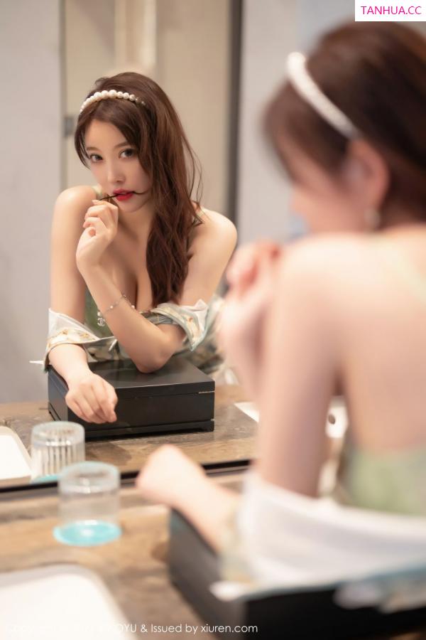 杨晨晨 sugar小甜心CC 宅男女神杨晨晨 韵味旗袍淡绿内衣第34张图片